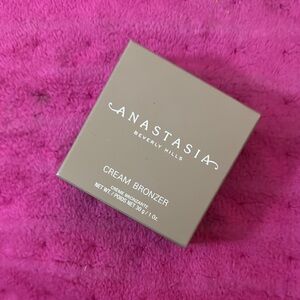 Anastasia Beverly Hills Cream Bronzer (Hazelnut)